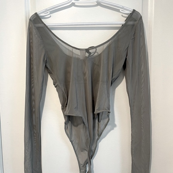 H&M green mesh longsleeve - Picture 2 of 2